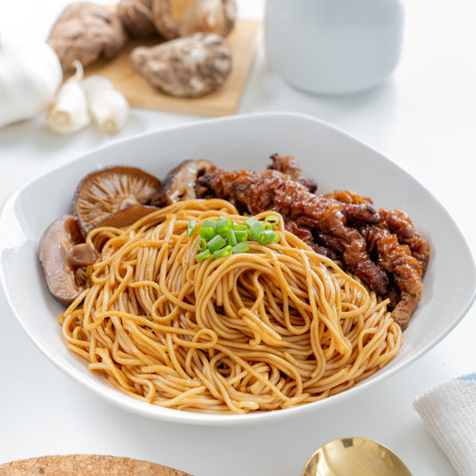 冬菇鸡脚云吞面 Braised Mushroom Chicken Feet Instant Wantan Mee